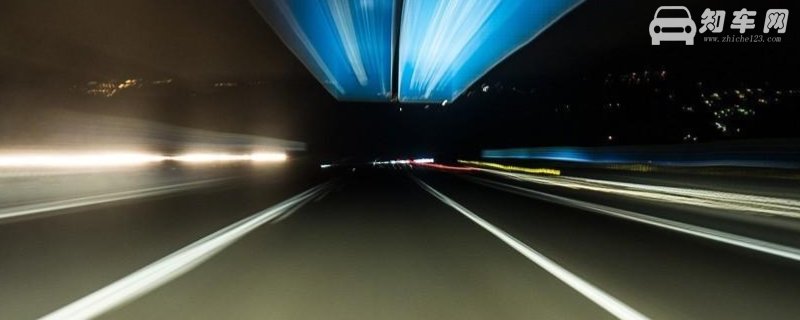 夜间高速行驶开近光还是远光