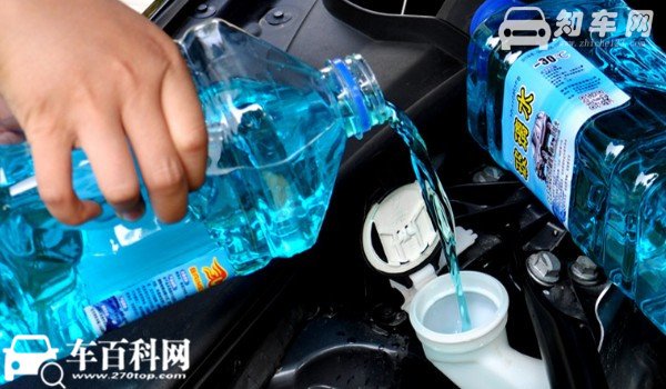 大众迈腾在哪里加玻璃水 迈腾的玻璃水箱在哪里(发动机舱右下角)