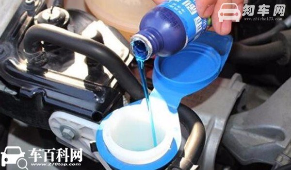 捷途x70plus玻璃水在哪里加 位于发动机舱左下角(蓝色瓶盖)