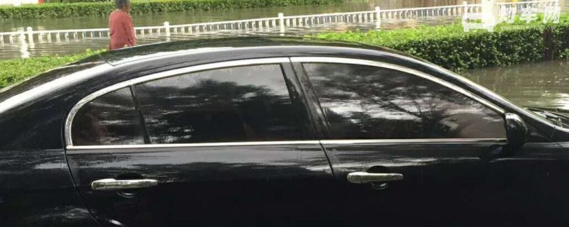 汽车贴膜当天下暴雨没事吗