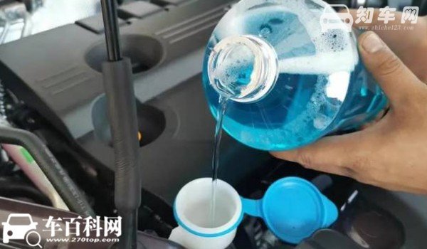 别克君越在哪加玻璃水 别克君越加玻璃水口在哪里(发动机舱右下角)