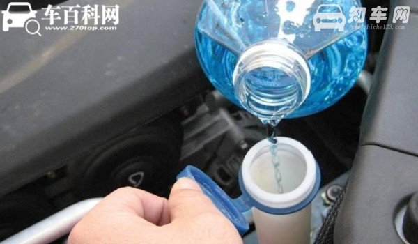 别克威朗在哪里加玻璃水 别克威朗加水的地方在哪里(发动机舱右下角)