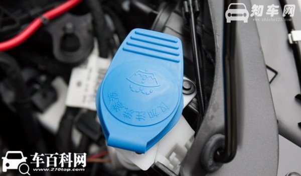 大众朗逸在哪里加玻璃水 朗逸汽车玻璃水在哪加(发动机舱左下角)