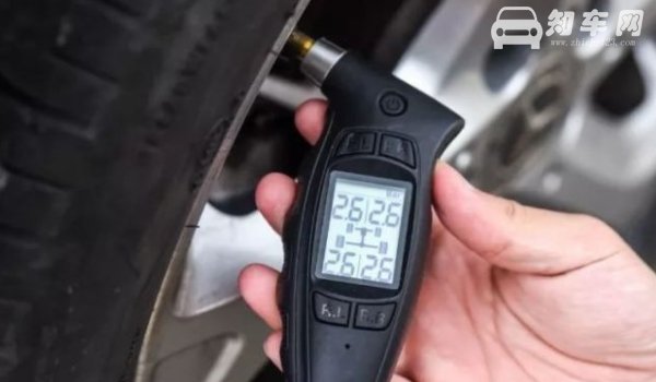 suv胎压2.1正常吗