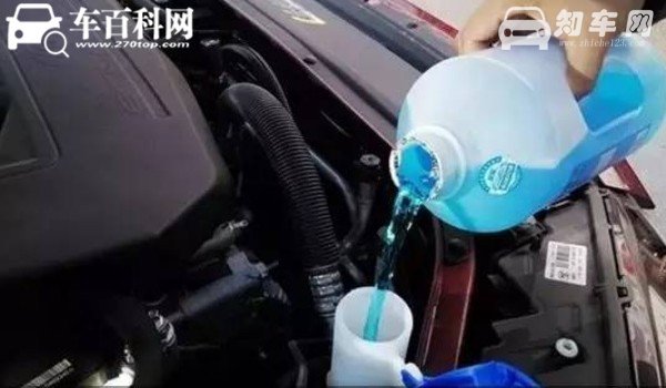 斯柯达明锐玻璃水在哪个位置 位于发动机舱左上角