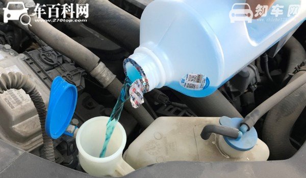科鲁泽玻璃水在哪里加 位于发动机舱右下角