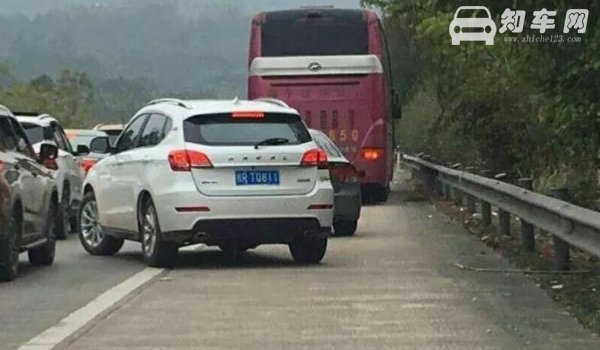高速走应急车道扣12分吗
