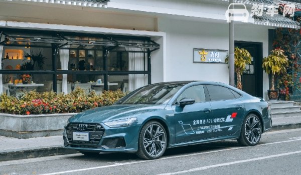 奥迪a7l加满油能跑多少公里 奥迪a7l油箱多少升（油箱容积73L）