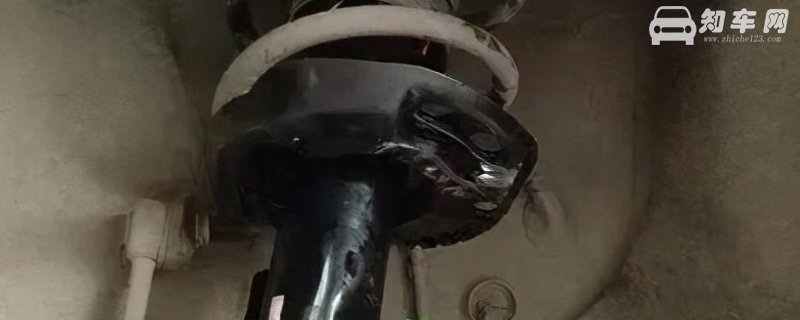 减震器漏油换一根还是换一对