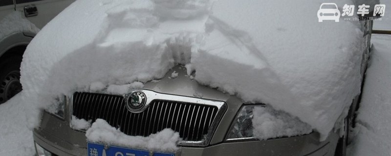 下大雪车上雪不扫行吗