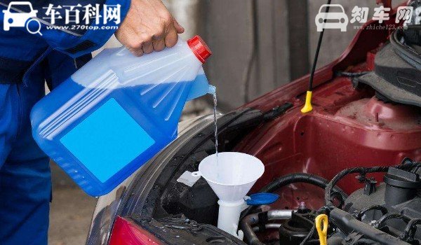奥迪a7玻璃水在哪里加 奥迪a7加玻璃水位置(发动机舱右上角)