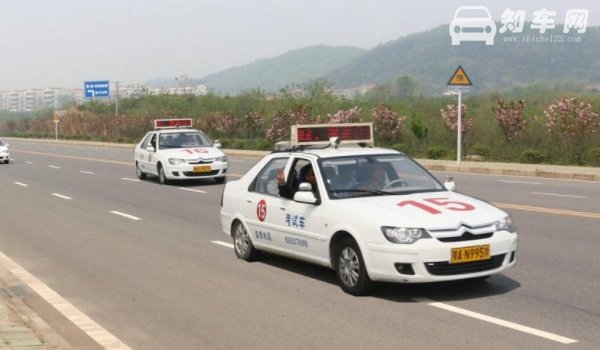 科目三靠边停车30公分扣多少分