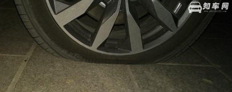 车轮胎没气了还能开吗