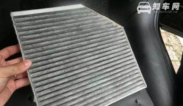 wey玛奇朵空调滤芯在哪 位于副驾驶手套箱后面