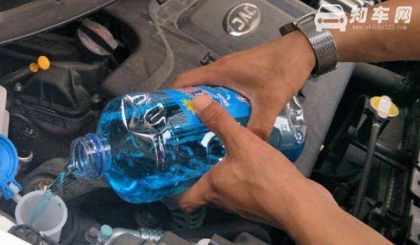 途昂x玻璃水在哪个位置 位于发动机舱左下角