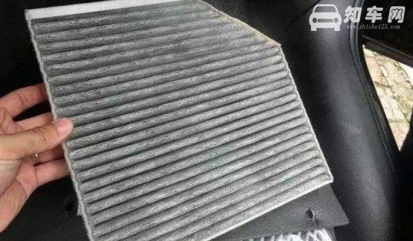 撼路者空调滤芯位置 福特撼路者空调滤芯在哪里(副驾驶手套箱后面)