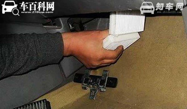 丰田卡罗拉空调滤芯在哪里 卡罗拉空调滤芯在哪个位置(副驾驶手套箱后面)