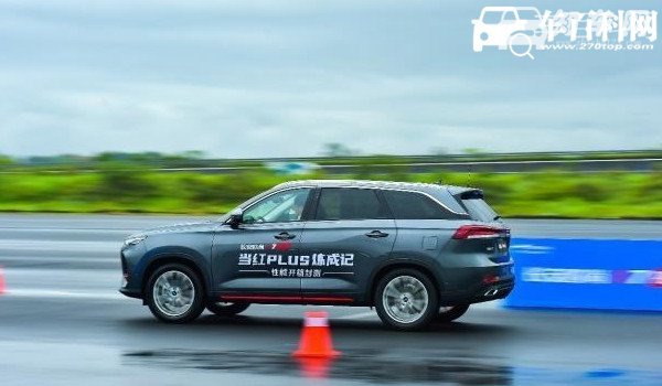 长安欧尚x7plus一箱油能跑多远 长安欧尚x7plus油箱多少升（油箱容积55L）