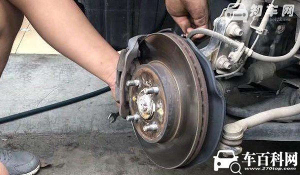 制动是什么意思 刹车(牵制车辆速度的部件)