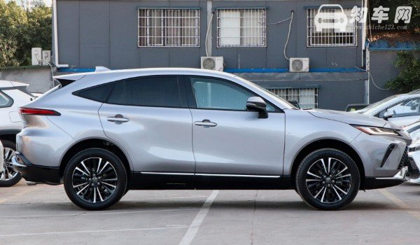 丰田威飒车身尺寸 定位中型suv(车身长达4.7米)
