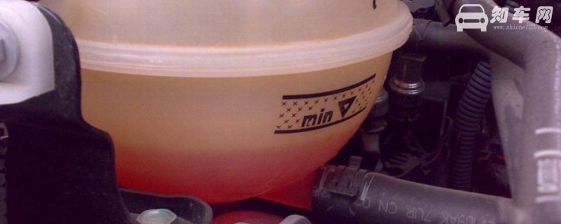 防冻液少了可以加别的牌子吗