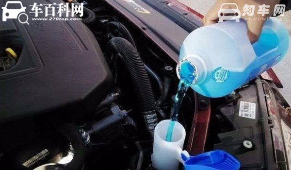 昂科威plus玻璃水在哪加 昂科威plus加水在哪里(发动机舱右下角)