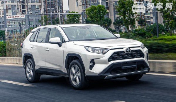 荣放油箱容量多少升 油箱容量55L(百公里油耗8.9L)