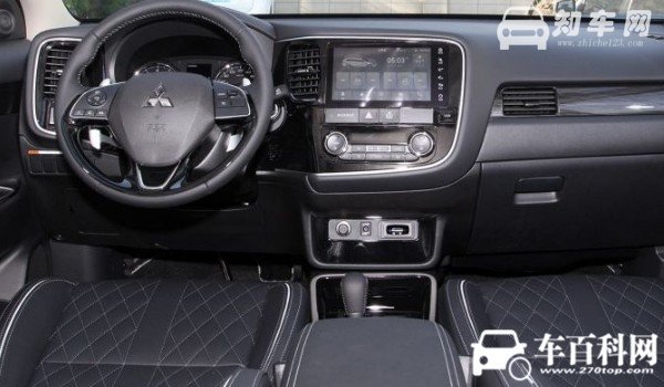 三菱欧蓝德2021新款车身尺寸 定位紧凑型suv(4705*1810*1710mm)