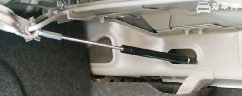 后备箱液压杆没弹力了自己能修吗