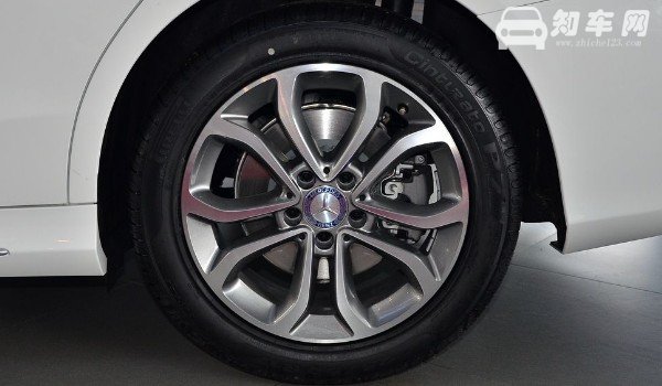 奔驰c级2022新款轮胎尺寸 奔驰c级轮胎型号(255/40 r18)