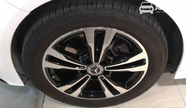 奔驰c260轮胎尺寸 奔驰c260轮胎型号(225/45 r18和255/40 r18)