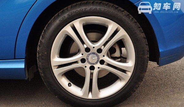 奔驰a200轮胎尺寸是多大的 奔驰a200轮胎型号(205/55 r17)