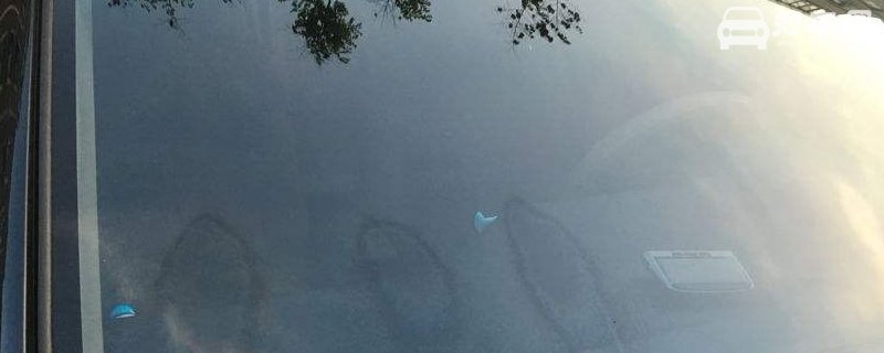 前挡风玻璃崩了个小点没事吧